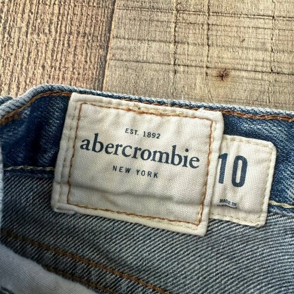 Abercrombie Boys Size 10 Button Fly Classic Fit Denim Jeans in Medium Wash Blue - Picture 2 of 9